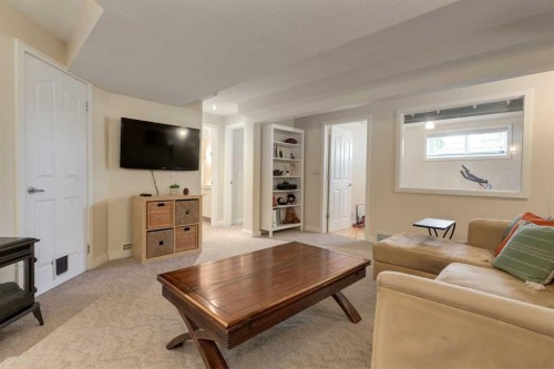 21 Springbank Rise Sw, Calgary, AB - Indoor Photo Showing Living Room
