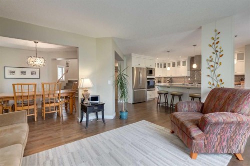 21 Springbank Rise Sw, Calgary, AB - Indoor Photo Showing Living Room