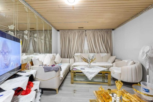 83 Templevale Way Ne, Calgary, AB - Indoor Photo Showing Living Room