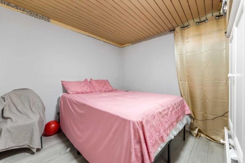 83 Templevale Way Ne, Calgary, AB - Indoor Photo Showing Bedroom