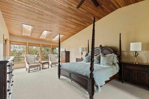 84 Edendale Crescent Nw, Calgary, AB - Indoor Photo Showing Bedroom