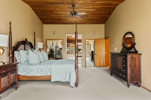 84 Edendale Crescent Nw, Calgary, AB - Indoor Photo Showing Bedroom