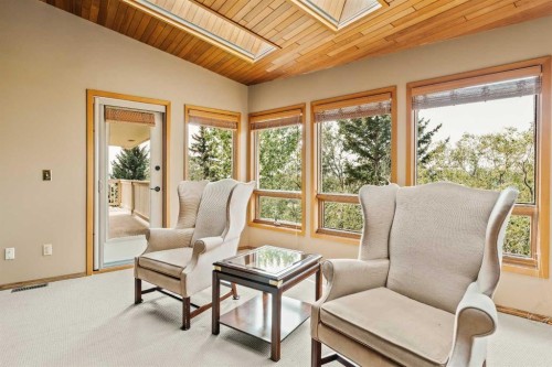 84 Edendale Crescent Nw, Calgary, AB - Indoor Photo Showing Living Room