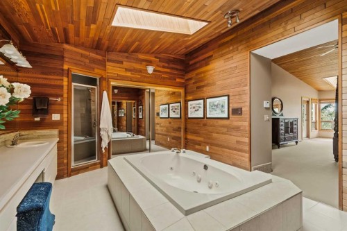 84 Edendale Crescent Nw, Calgary, AB - Indoor Photo Showing Bathroom