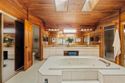 84 Edendale Crescent Nw, Calgary, AB - Indoor Photo Showing Bathroom