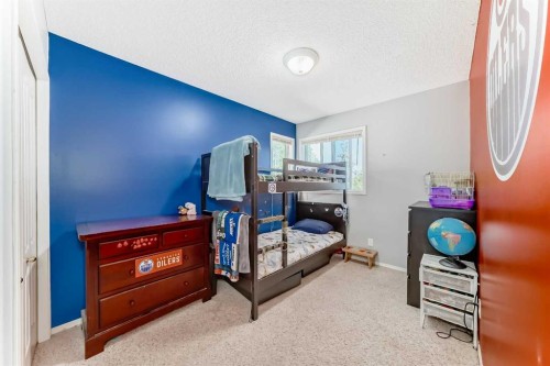 985 Wilson Way, Canmore, AB - Indoor Photo Showing Bedroom