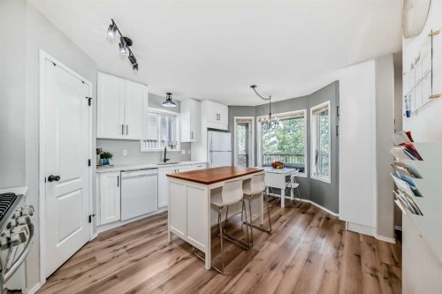 985 Wilson Way, Canmore, AB - Indoor Photo Showing Kitchen