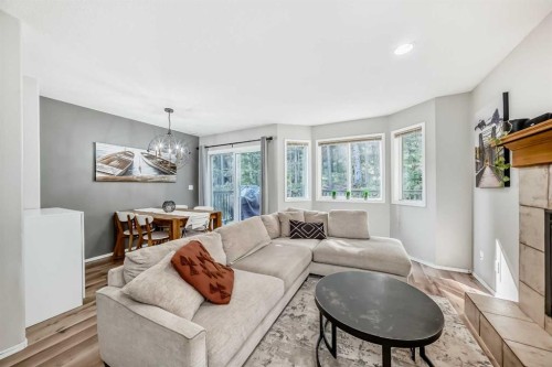 985 Wilson Way, Canmore, AB - Indoor Photo Showing Living Room