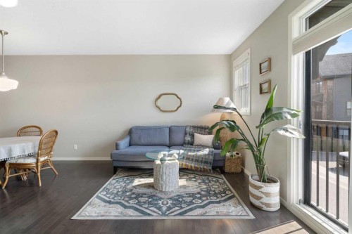 174 Ascot Point Sw, Calgary, AB - Indoor Photo Showing Living Room