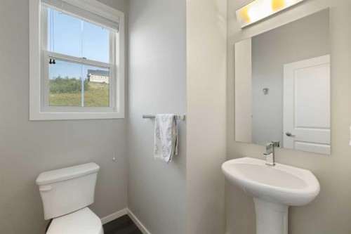 174 Ascot Point Sw, Calgary, AB - Indoor Photo Showing Bathroom