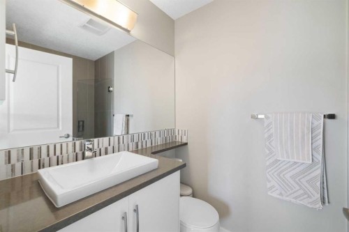 174 Ascot Point Sw, Calgary, AB - Indoor Photo Showing Bathroom