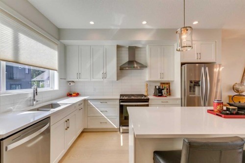 819 Shawnee Terrace Sw, Calgary, AB - Indoor Photo Showing Kitchen With Double Sink With Upgraded Kitchen