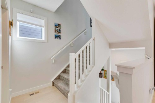 819 Shawnee Terrace Sw, Calgary, AB - Indoor Photo Showing Other Room