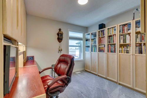 819 Shawnee Terrace Sw, Calgary, AB - Indoor Photo Showing Office