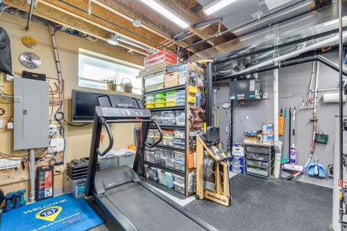 819 Shawnee Terrace Sw, Calgary, AB - Indoor Photo Showing Basement