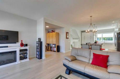 819 Shawnee Terrace Sw, Calgary, AB - Indoor Photo Showing Living Room