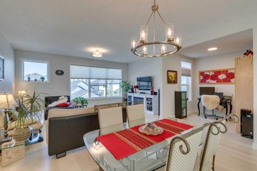 819 Shawnee Terrace Sw, Calgary, AB - Indoor Photo Showing Dining Room