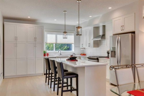 819 Shawnee Terrace Sw, Calgary, AB - Indoor Photo Showing Kitchen With Upgraded Kitchen