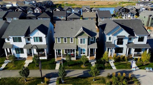 7468 202 Avenue SE Calgary, AB T3S 0E7