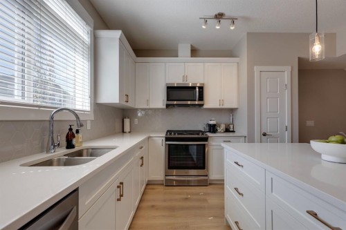 19 Sage Bluff Gate Nw, Calgary, AB - Indoor Photo Showing Kitchen With Stainless Steel Kitchen With Double Sink With Upgraded Kitchen