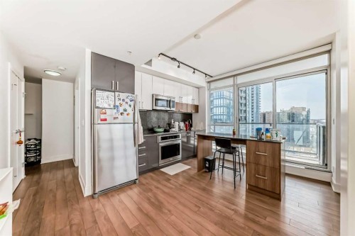 1202-550 Riverfront Avenue Se, Calgary, AB - Indoor Photo Showing Kitchen