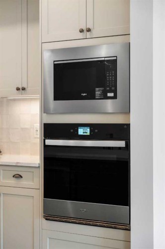 8349 8 Avenue Sw, Calgary, AB - Indoor Photo Showing Kitchen