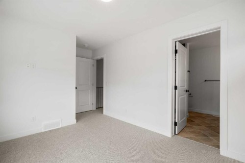 8349 8 Avenue Sw, Calgary, AB - Indoor Photo Showing Other Room