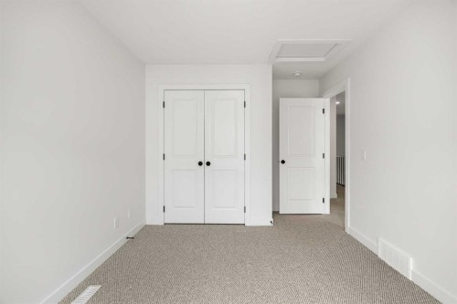 8349 8 Avenue Sw, Calgary, AB - Indoor Photo Showing Other Room