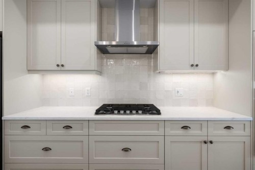 8349 8 Avenue Sw, Calgary, AB - Indoor Photo Showing Kitchen