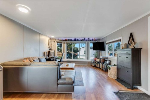 312 Aurora Drive, High River, AB 