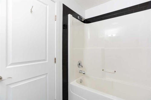 6508-11811 Lake Fraser Drive Se, Calgary, AB - Indoor Photo Showing Bathroom