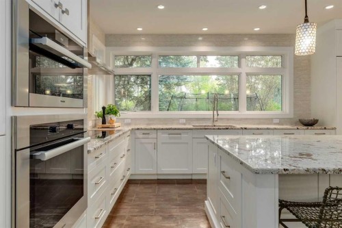 16 Varal Place Nw, Calgary, AB - Indoor Photo Showing Kitchen With Upgraded Kitchen