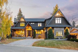 16 Varal Place NW Calgary, AB T3A 0A7