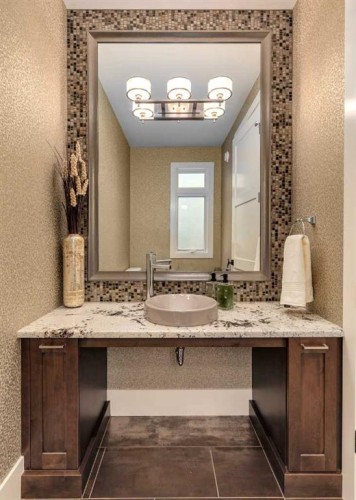 16 Varal Place Nw, Calgary, AB - Indoor Photo Showing Bathroom
