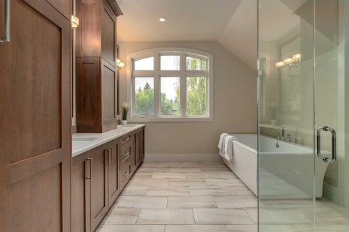 16 Varal Place Nw, Calgary, AB - Indoor Photo Showing Bathroom