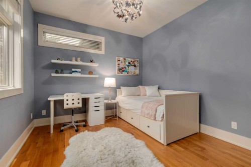 16 Varal Place Nw, Calgary, AB - Indoor Photo Showing Bedroom