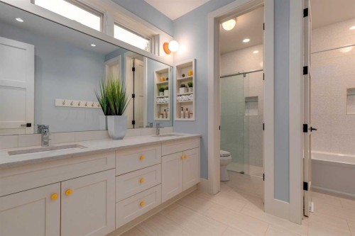 16 Varal Place Nw, Calgary, AB - Indoor Photo Showing Bathroom