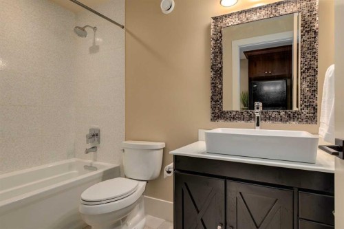 16 Varal Place Nw, Calgary, AB - Indoor Photo Showing Bathroom