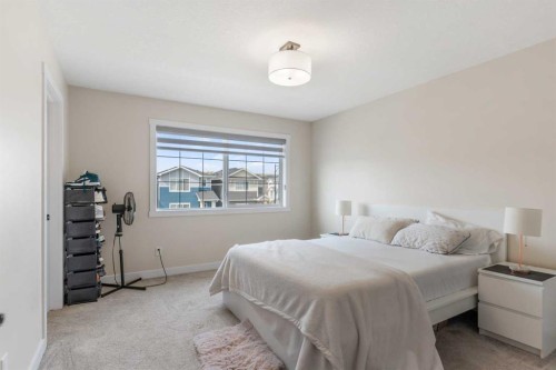 746 Bayview Hill Sw, Airdrie, AB - Indoor Photo Showing Bedroom