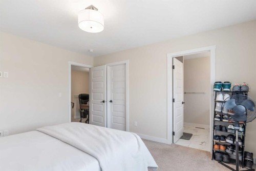 746 Bayview Hill Sw, Airdrie, AB - Indoor Photo Showing Bedroom