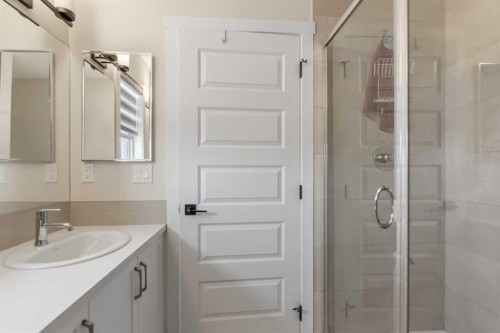 746 Bayview Hill Sw, Airdrie, AB - Indoor Photo Showing Bathroom