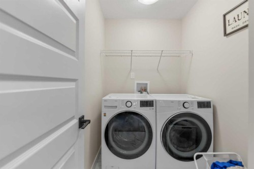 746 Bayview Hill Sw, Airdrie, AB - Indoor Photo Showing Laundry Room