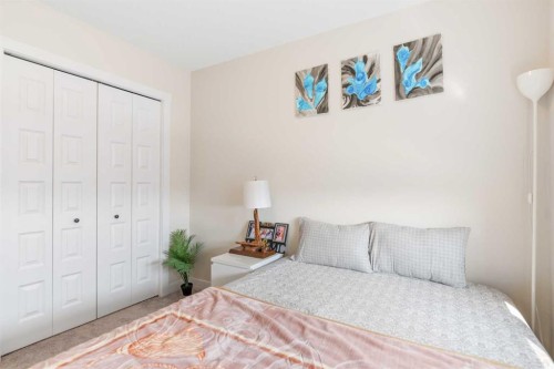 746 Bayview Hill Sw, Airdrie, AB - Indoor Photo Showing Bedroom