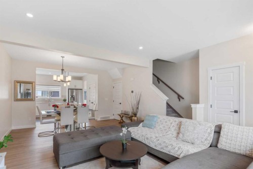 746 Bayview Hill Sw, Airdrie, AB - Indoor Photo Showing Living Room