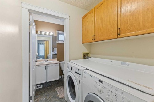 933 Applewood Drive Se, Calgary, AB - Indoor Photo Showing Laundry Room