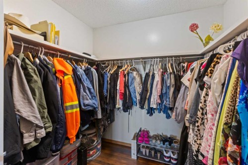 933 Applewood Drive Se, Calgary, AB - Indoor With Storage