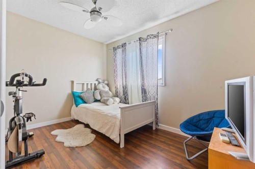 933 Applewood Drive Se, Calgary, AB - Indoor Photo Showing Bedroom