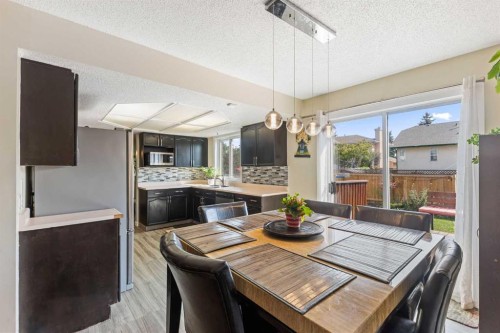 933 Applewood Drive Se, Calgary, AB - Indoor Photo Showing Dining Room