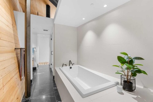 1308 Montreal Avenue Sw, Calgary, AB - Indoor Photo Showing Bathroom