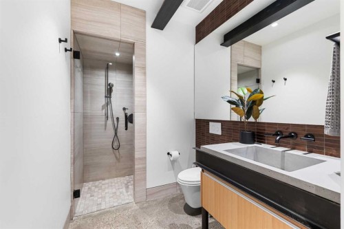 1308 Montreal Avenue Sw, Calgary, AB - Indoor Photo Showing Bathroom